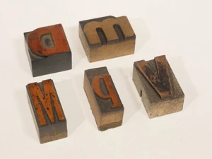 Konvolut 5 alte Holzdruck Presse Blöcke verschiedene Buchstaben, Schriftarten usw. - Bild 1 von 5