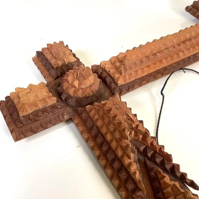 Arte de vagabundo antiga moldura de madeira popular 7,5”x9,75” abertura primitiva esculpida à mão vintage - Imagem 1 de 4