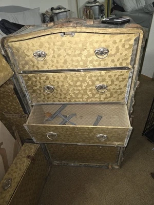 Maleta baúl vaporero Excelsior vintage - herrajes de latón, mango de cuero  Foto 1 de 4