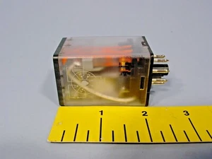 Relé universal Schneider Electric 750XBXRM4L-24A DPDT, 10A, bobina: 24 VAC - Imagen 1 de 5