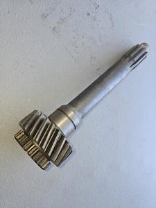 New Ford Input Shaft Assembly D1TZ-7017-A Perfection T305-16G EATON 233200 NOS - Picture 1 of 3