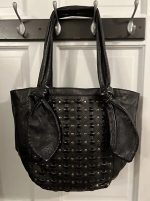 Frye Nuevo Bolso de Hombro Grande Jade Cuero Negro FCH0085 Cabezas de Uñas Nuevo con Etiquetas $328 Foto 1 de 4