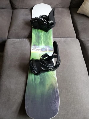 Snowboard Never Summer Shaper 153-154 para hombre con fijaciones Burton Cartel - ¡GENIAL!  Foto 1 de 4