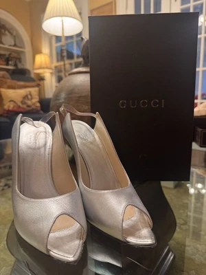 VINTAGE GUCCI size 8 metallic silver CALFSKIN LEATHER slingback heels  - Image 1 of 4