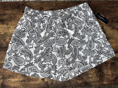 Pantalones Cortos de Paisley Blanco y Negro Zoe & Phoebe para Damas Talla: PXL Foto 1 de 4