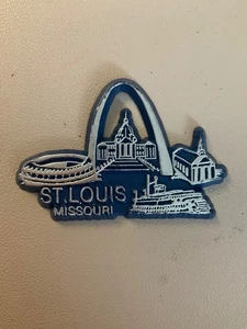 St. Louis - Landmarks Vintage Rubber Refrigerator Magnet - Picture 1 of 2