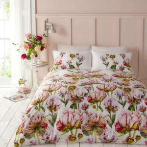 Heligan Floral Luxury Duvet Cover Set In Fuchsia By Voyage Maison - Picture 1 of 10