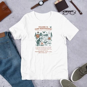 Welcome to Camp NightWhisper Mid-Century Camiseta Unisex - Imagen 1 de 8