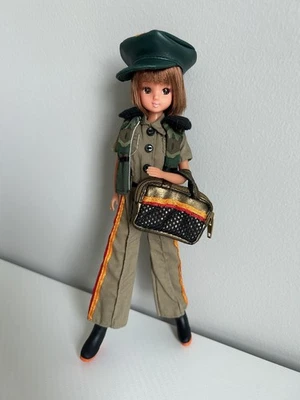 Muñeca bronceada Takara Licca-Chan High School en Cutie niños moda militar Jenny Foto 1 de 4