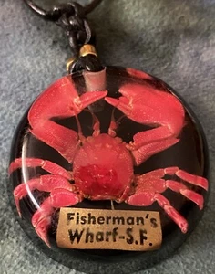 VINTAGE SAN FRANCISCO FISHERMAN’S WHARF BRACELET W/ CRAB IN RESIN PENDANT - Picture 1 of 5
