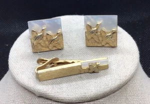 Vintage Mens Swank Costume Mother of Pearl Flying Birds Cuff Links Set C653 - Picture 1 of 3