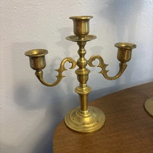 Vintage massiver Messing 3-armiger Kerzenleuchter Kegel Kerzenständer 8" glänzende Patina - Bild 1 von 5