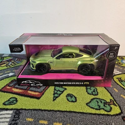 Розовые накладки 2025 Ford Mustang готов к запуску спецификация 5-D зеленый • Jada 1:24 литой автомобиль - Изображение 1 из 4