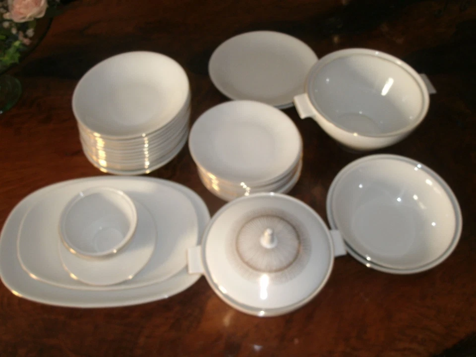 Hutschenreuther Arzberg Speiseservice Eßservice 34 Teile Porzellan weiß  LESEN ! - Bild 1 von 4