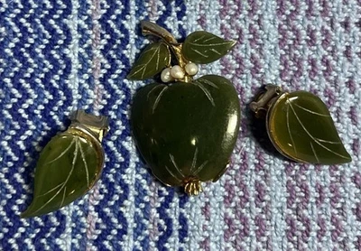 DE COLECCIÓN Swoboda Tono Dorado Jade y Perla Genuina Manzana Broche Hoja Clip Pendientes Foto 1 de 4