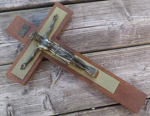 altes Kruzifix - Jesus am Kreuz - aus Holz, Metall - 40 cm hoch - Bild 1 von 4