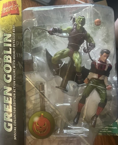 Marvel Select GREEN GOBLIN ACTION FIGURE with Captured Spider-Man Cover