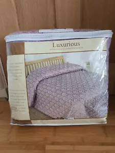 Brand New:Luxurious embellished jacquard bedspread–Rapport home Double Bed Size - Picture 1 of 9