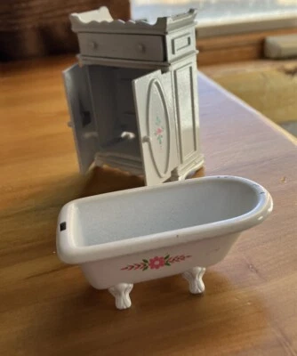 Lot Vintage Mattel THE LITTLES Die Cast Dollhouse Furniture Bathtub Bathroom - Image 1 of 4