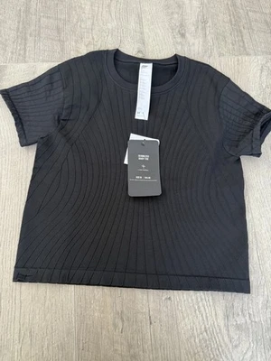 Women's Fabletics Top Size M Seamless Baby Gee Black NWT - Image 1 of 4