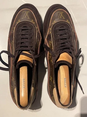 Tênis Louis Vuitton monograma lona couro camurça - Imagem 1 de 4