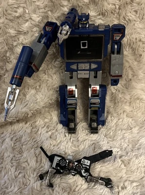 SOUNDWAVE Transformers G1 Figue Vintage 1983 Hasbro Takara With Mini Cassette  - Image 1 of 4