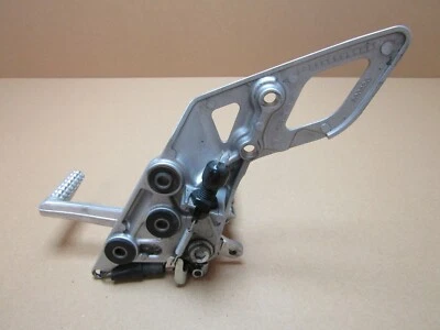 Suzuki GSX1250FA Bandit 2014 13.262 millas conjunto de reposapiés izquierdo (5224) Foto 1 de 4