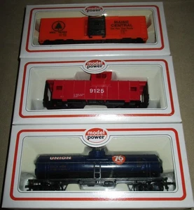 Model Power Train Lot - Maine Central Box Car, Safety Caboose, Union Tank Car - Picture 1 of 5
