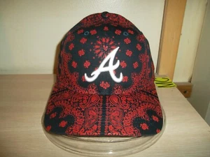 ATLANTA BRAVES BASEBALL CAP/HAT-NEW ERA 9TWENTY WOMENS ADJ/RED PAISLEY-BLACK/NEW - Picture 1 of 4