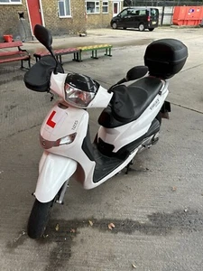 peugeot tweet 125 scooter - Picture 1 of 6
