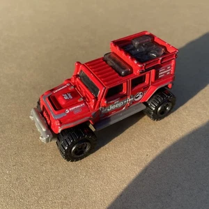 2011 MATCHBOX JEEP WRANGLER SUPERLIFT RED 1:62 DIECAST SUV WINCH TRUCK - NICE - Picture 1 of 5