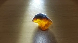 Bernstein ECHT 3,7 Karat Natur-Rohstein Amber 0,75 g 16x10x7 evtl Einschlüsse - Bild 1 von 6