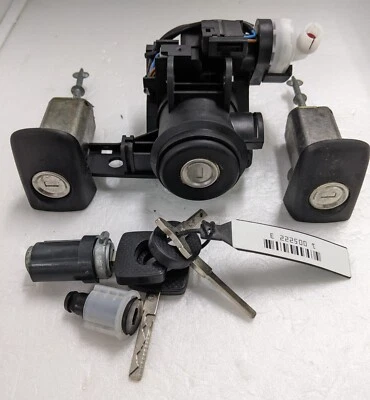 Mercedes-Benz C-Class W202 Lock Sets 2028906067 256702 Foto 1 de 4