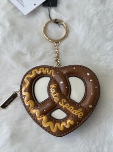 Neu mit Etikett Kate Spade NYC Big Apple 3D Brezel Geldbörse - Bild 1 von 6