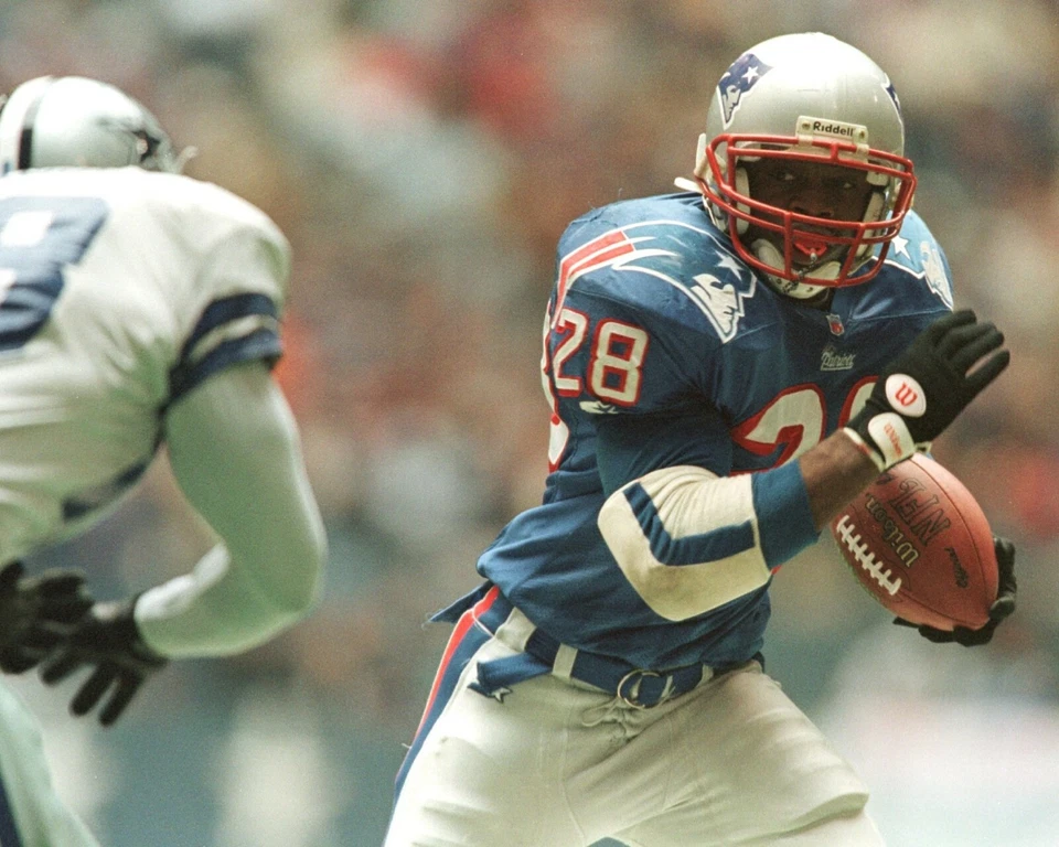 CURTIS MARTIN 8X10 PHOTO NEW ENGLAND PATRIOTS PICTURE NFL FOOTBALL VS COWBOYS - Image 1 of 1