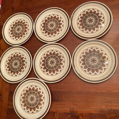 Set of 7 Royal China Omegastone Aztec Dinner Plates - Earthy Mid-Century Design - Image 1 of 3