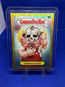 2025 GARBAGE PAIL KIDS 40th ANNIVERSARY GOLD CARD # 13b UNZIPPED ZACK 23/50 - Picture 1 of 2