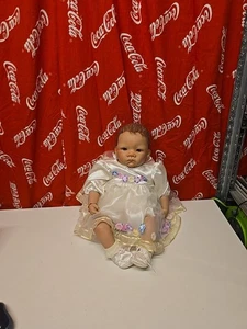 The Ashton-Drake Galleries, So Truly Real Vinyl Doll A Kiss For Jennifer  - Picture 1 of 12