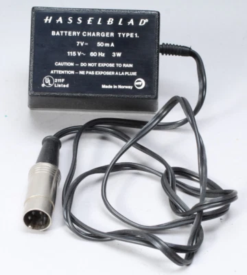 HASSELBLAD BATTERY CHARGER TYPE 1 TESTED AND WORKING FOR 500EL - Image 1 of 4