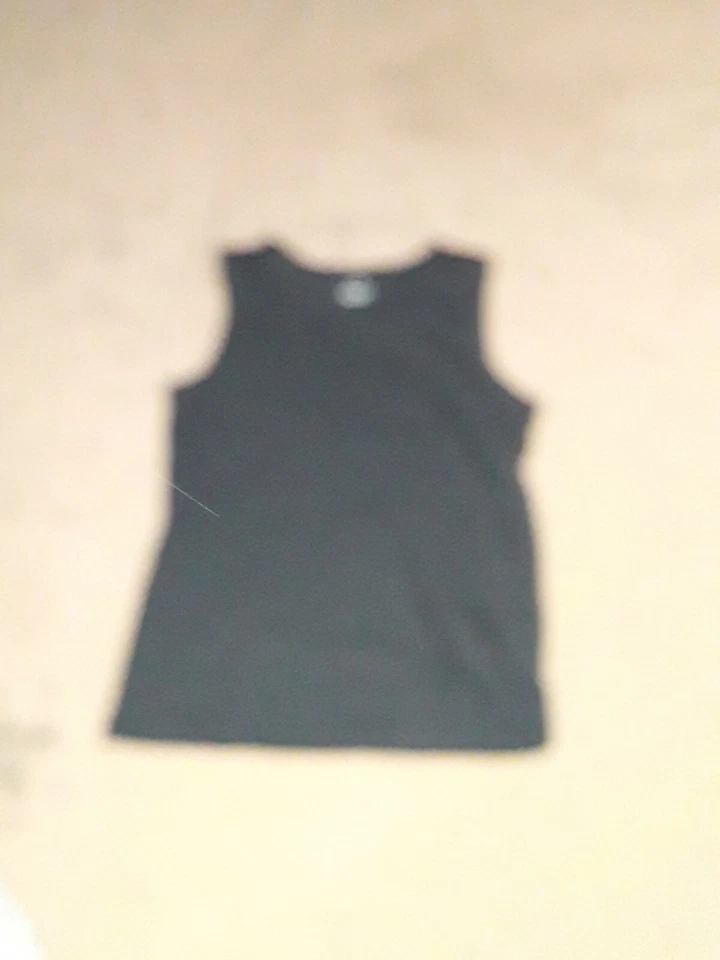 男孩黑色背心 M(8) 码 — 第 1/1 张图片