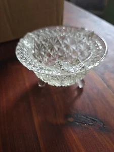  Cenicero vintage Fenton de cristal transparente de 3 patas, margarita y botón  - Imagen 1 de 5