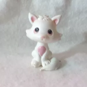 FIGURINE JOUET PETIT CHAT BLANC ET ROSE AUX YEUX ROSE EN PVC - Imagen 1 de 4