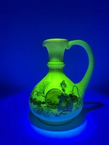 Vintage Fenton Burmese Art Glass 7" Ewer Pitcher Golden Gourds Limited Edition - Picture 1 of 9
