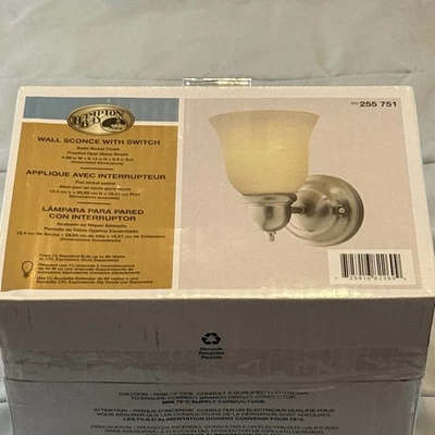 Aplique de pared Hampton Bay con interruptor ópalo níquel satinado NUEVO Foto 1 de 4