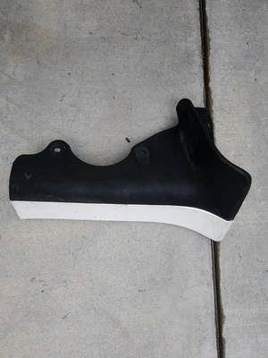 1986-1988 Supra Mud Flap Mudguard Front Passenger Right Oem White Pearl - Image 1 of 3