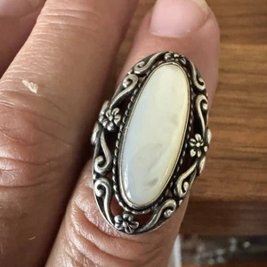 Carolyn Pollack Sterling Elongated Oval Mother of Pearl Size 6 Ring For Women - Picture 1 of 5