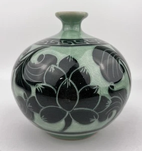 Korean Celadon Vase Black Lotus Greenware Pottery Crackle Glaze Signed Vtg 6 in - Picture 1 of 11