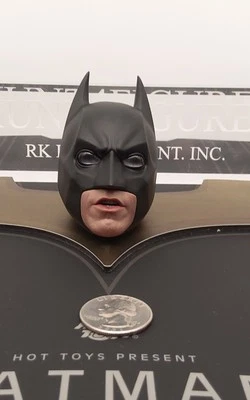 Hot Toys QS019 Batman Caballero Oscuro 1/4 LED Sonar Cabeza Enmascarada Esculpida Solo  Foto 1 de 4