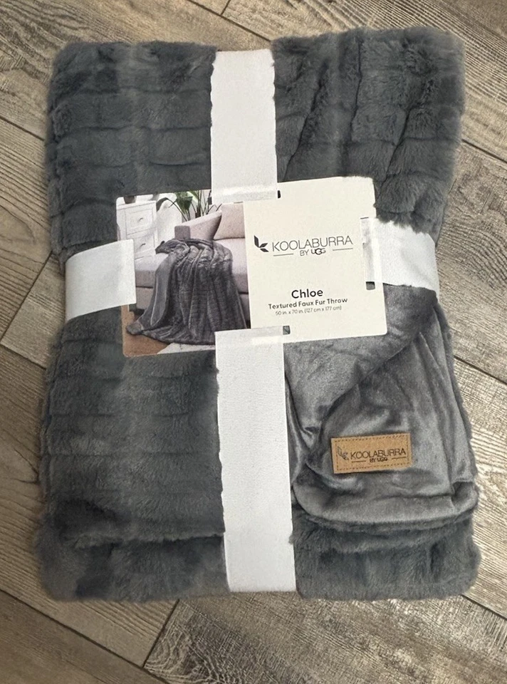 "Manta de piel sintética gris piedra texturizada Koolaburra de Ugg Chloe 50"" x 70""" Foto 1 de 1