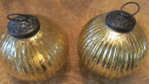 *Final* 2 KUGEL STYLE GOLD MERCURY GLASS RIBBED ORNAMENTS BRASS CAP LARGE 4” - Picture 1 of 6